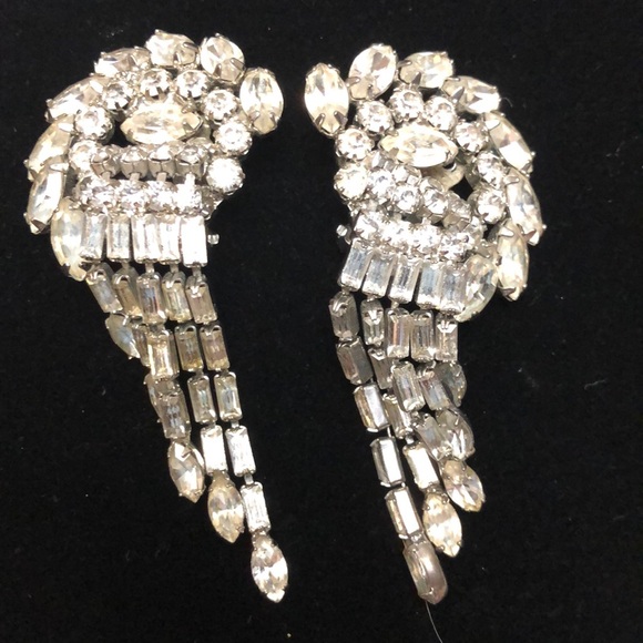 Hattie Carnegie Jewelry - HATTIE CARNEGIE VINTAGE CLIP ON EARRINGS